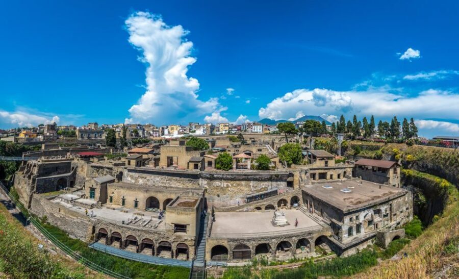 2-Hour Private Tour of the Ruins of Herculaneum - Villa dei Cervi: the luxury finish with mosaics, frescoes, and statues