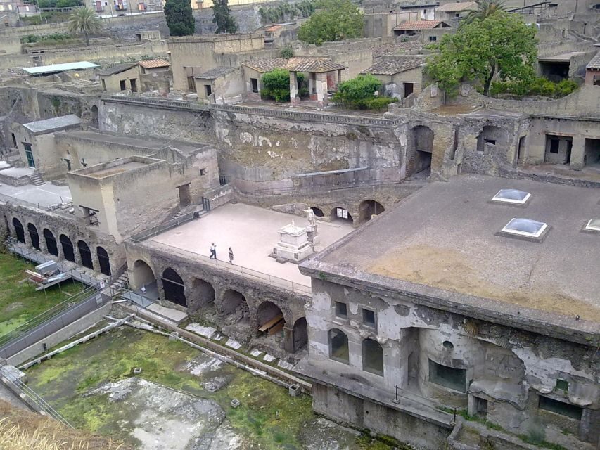 2-Hour Private Tour of the Ruins of Herculaneum - Down into the archaeological hole: 75 feet of preserved town