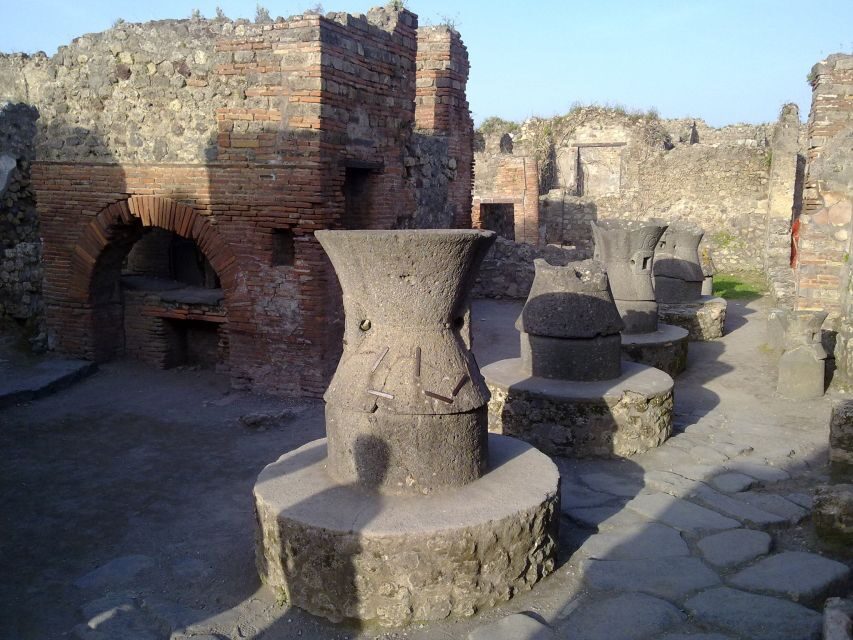 2-Hour Private Walking Tour of Pompeii - The Volcanic Basalt Road: Seeing the Street Before You See the Buildings