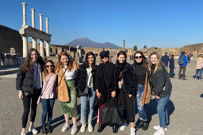 All-Inclusive Pompeii Tour with Guide, Lunch & Ticket from Rome - Headsets and narration: hearing the story without fighting the crowd