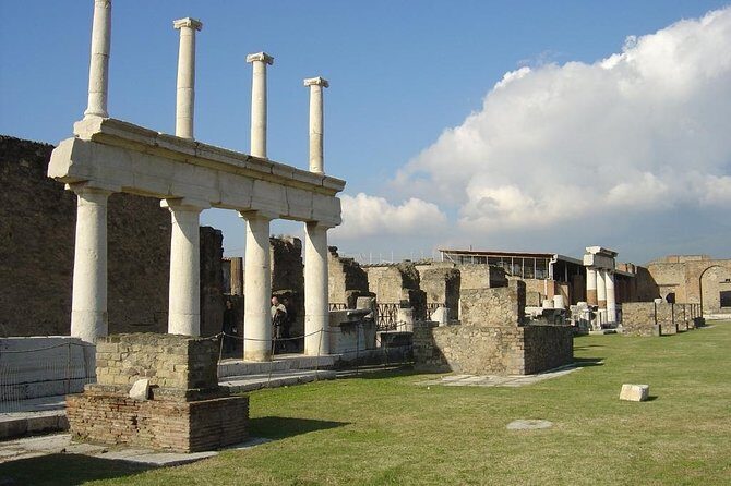 Amalfi Coast: Pompei & Vesuvius small group with Skip the line tickets - Inside Pompeii: skip-the-line entry and a guided walk that hits the major rooms