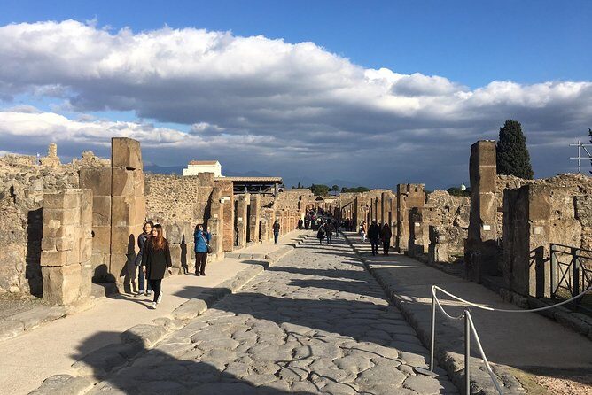 Best of Pompeii & Herculaneum: Private Tour with an Archaeologist - What stood out from guide performance