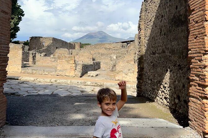 Best Pompeii Private Tour from Naples Port or Hotel Pick Up - Casa dei Vettii and Casa del Menandro: two houses, two signals of status