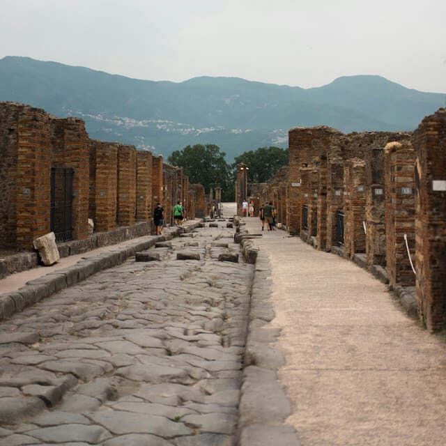 Discover Pompeii: English Walking Tour of the Buried City - Meeting at inStazione: Avoid the Start-of-Tour Crush