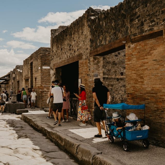 Discover Pompeii: Spanish Walking Tour of the Buried City - Meeting at 10:30: Find the inStazione sign by Hotel Vittoria
