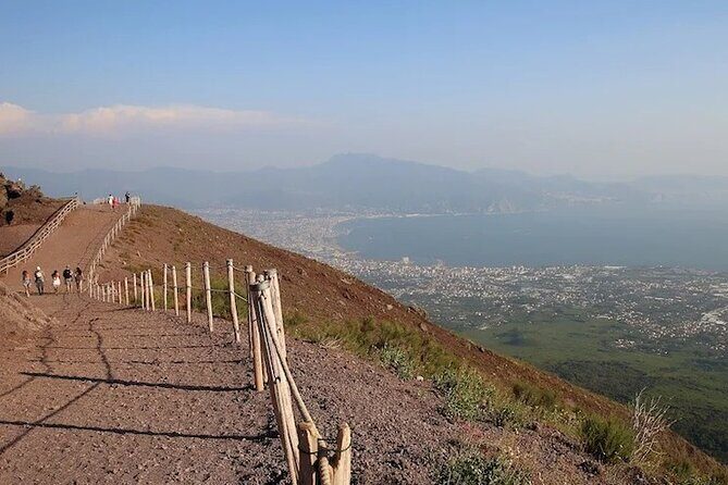 Discovering the Vesuvius - VIP tour / Small group - Timing, pacing, and what to expect from the half-day format