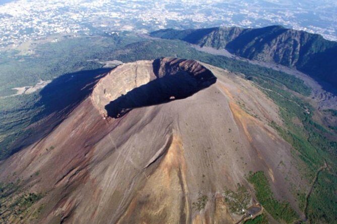 Discovering the Vesuvius - VIP tour / Small group - Pickup, ride comfort, and why the onboard talk matters