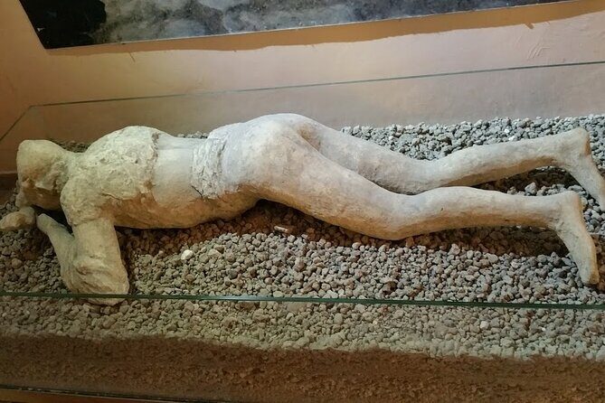 Exclusive Pompeii with Wine and Lunch on Vesuvius-Skip-the-line - Macellum and bath-house rooms: food supply and daily social life
