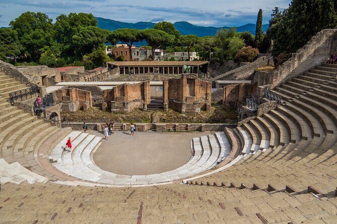 Exclusive Pompeii with Wine and Lunch on Vesuvius-Skip-the-line - Casa dei Vettii and Insula dei Casti Amanti: art, status, and neighborhood life