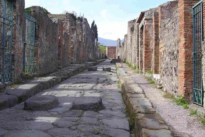 Explore Pompeii: 2-Hour Guided Walking Tour with Included Ticket - Headsets in Crowds: The Small Detail That Changes Everything