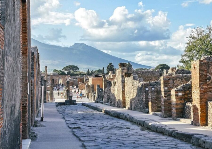 From Amalfi: Pompeii and Mount Vesuvius Private Day Trip - A Two-Hour Lunch Break in Campania: Use It Well
