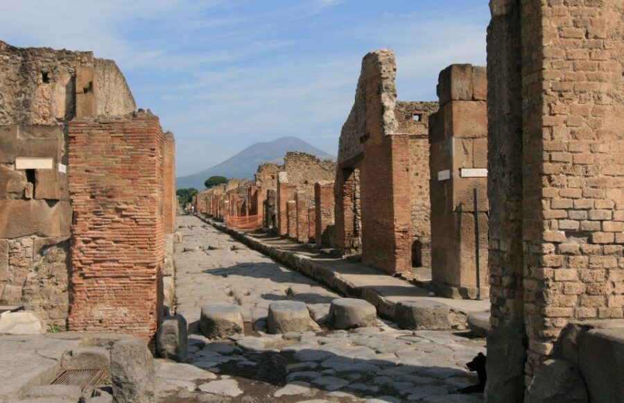 From Naples: Day Trip to Pompeii with skip the line - Naples to Pompeii, the fast way to start strong