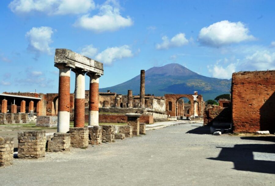 From Naples: Private Transfer to Positano with Pompeii Stop - Pompeii in 2 hours: how to make the stop feel worth it