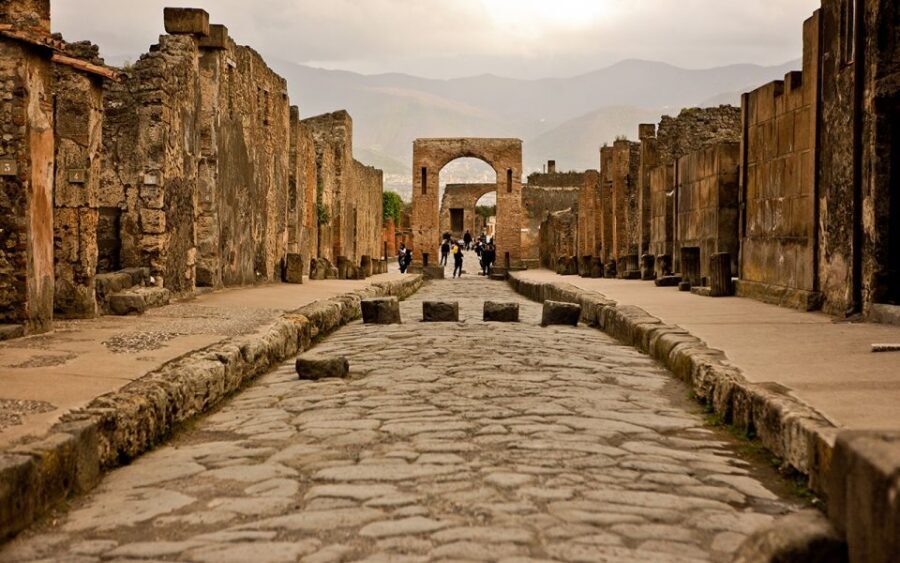 From Naples: Roundtrip Guided Pompeii Tour with Pickup - Practical tips so your visit stays comfortable