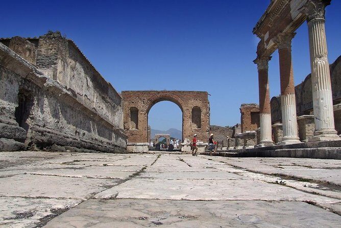 From Naples: Skip the Line Pompeii Guided Tour – Small Group - Choosing Your Guide Experience: Live Guide vs Interactive Audioguide
