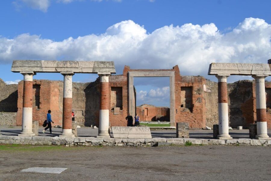 From Naples: Transfer to Positano with Pompeii Guided Tour - The 4-hour schedule: how to avoid feeling rushed