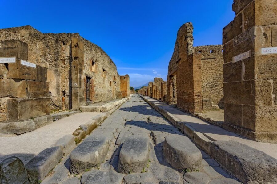 From Naples: Transfer to Positano with Pompeii Guided Tour - Should you book it?