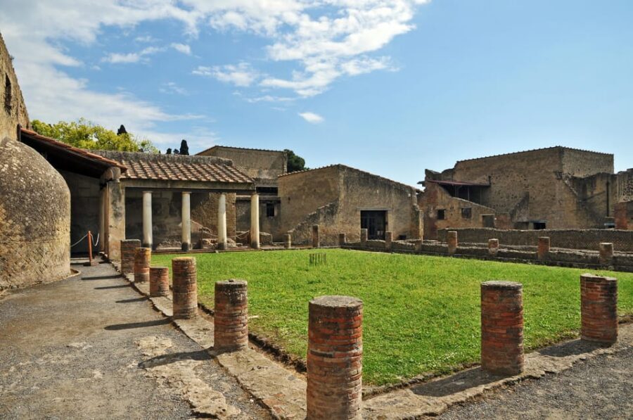 From Naples: Vesuvius and Herculaneum Day Trip with Tickets - Meeting points and real-world timing (the part nobody enjoys)