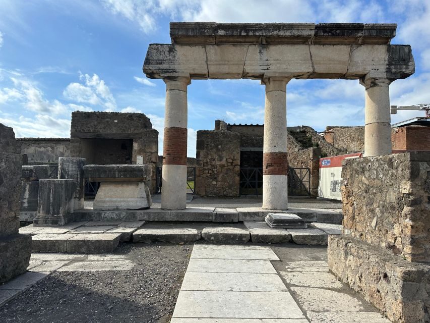 From Pompeii: Vesuvius excursion + Pompeii guided tour - The 25-minute walk to the crater top: what to expect physically