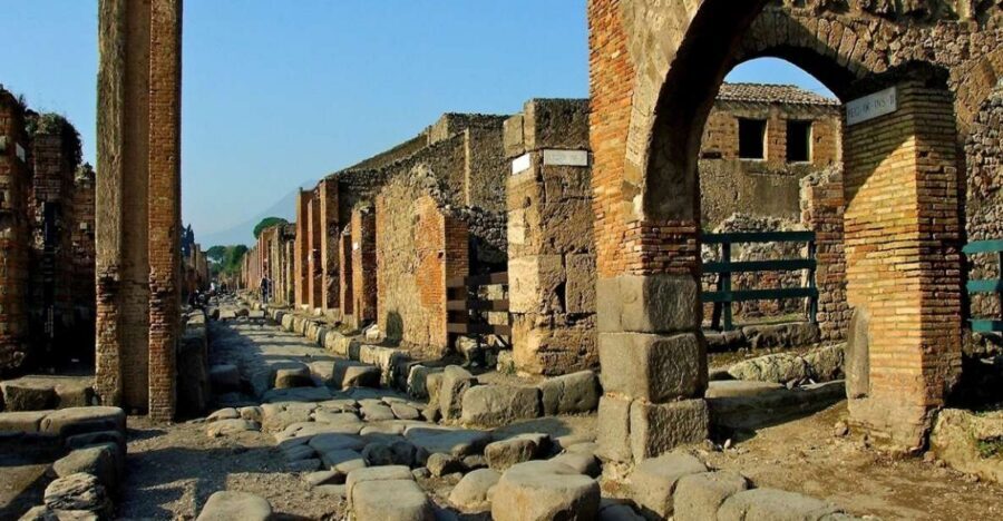 From Rome: Guided Tour to Pompeii with priority admission - Theatre and Houses: Menander and the Homes of Important Families