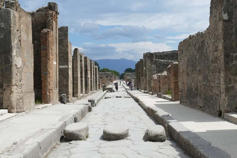 From Rome: Pompeii and Vesuvio Guided Day Trip with Lunch - Mount Vesuvius Views via Open Bus: Getting Up Near 1,000 Meters