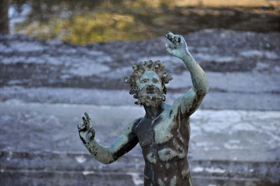 From Salerno_Pompeii Express: bus transfer+entrance ticket - The lunch break: 1 hour that you should plan like a local