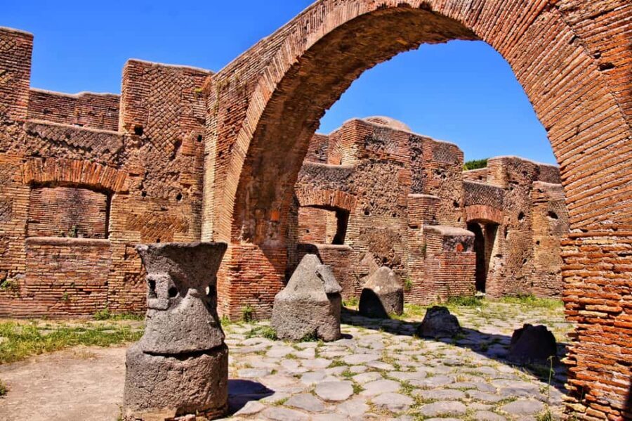 From Salerno_Pompeii Express: bus transfer+entrance ticket - Meeting point outside Banca Generali: avoid the first-day confusion