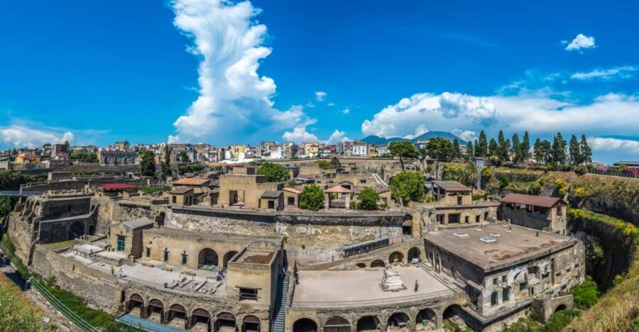From Sorrento: Pompeii by Train with Vesuvius & Guided Tour - Getting to Mount Vesuvius: bus up, 30–40 minute walk, crater-level payoff