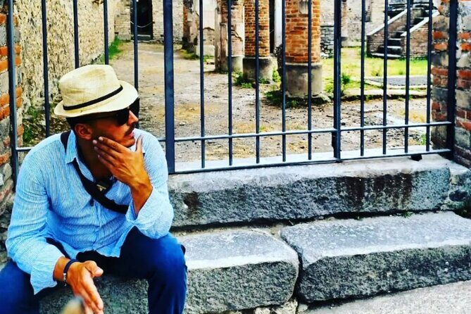 Guided Private Tour in Pompeii - Entering Pompeii like a local: the Piazza Esedra start