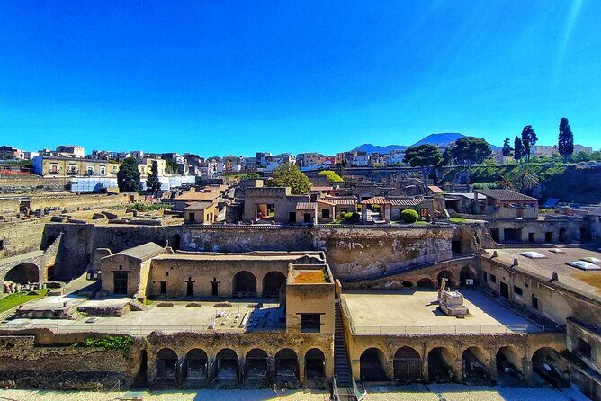 Guided Tour of Pompeii and Herculaneum with Lunch and Ticket - Switching to Herculaneum: Why This Ruin Feels Different