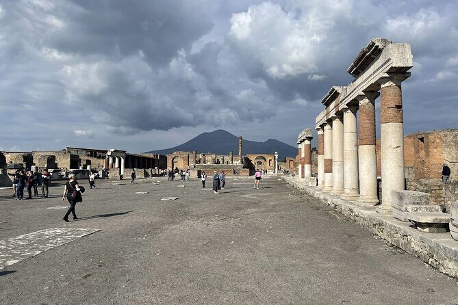 Guided Tour Pompeii And Vesuvius from Positano Skip the Line - Positano hotel pickup and skip-the-line Pompeii entry