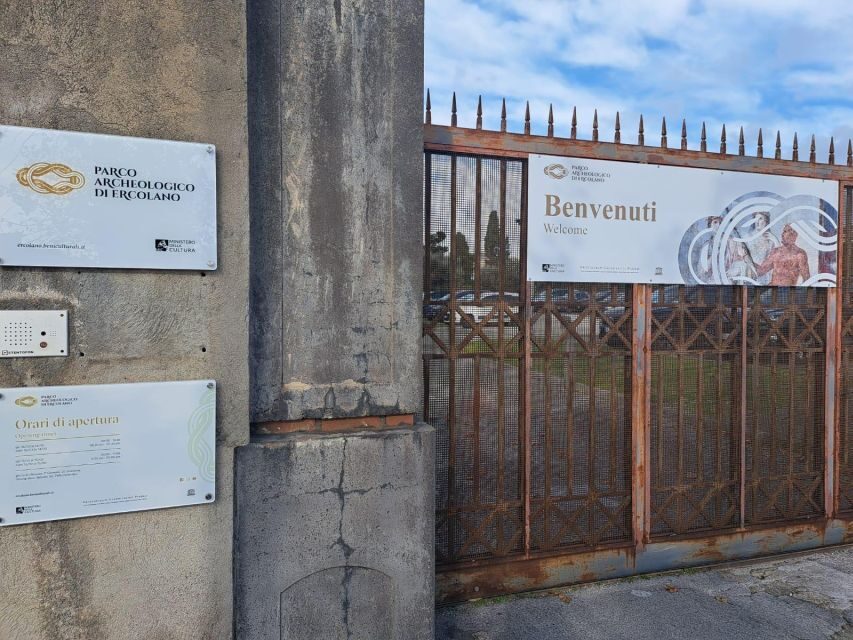 Herculaneum: 2hour Shared Guided Tour + entry tickets - Skip-the-line entry and where the tour starts