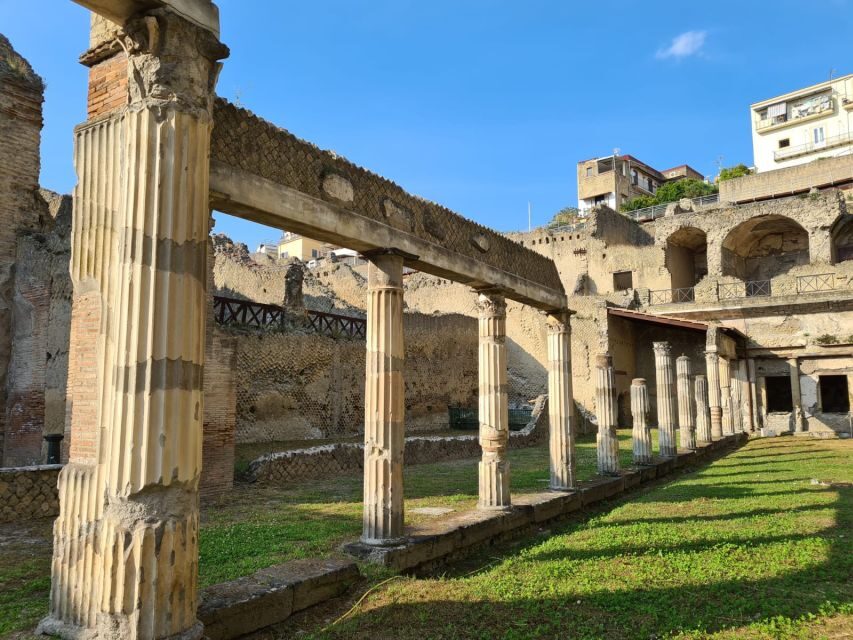 Herculaneum Archaeological Park smart Audio Tour - Finding each stop: GPS help, building numbers, and the blue dots