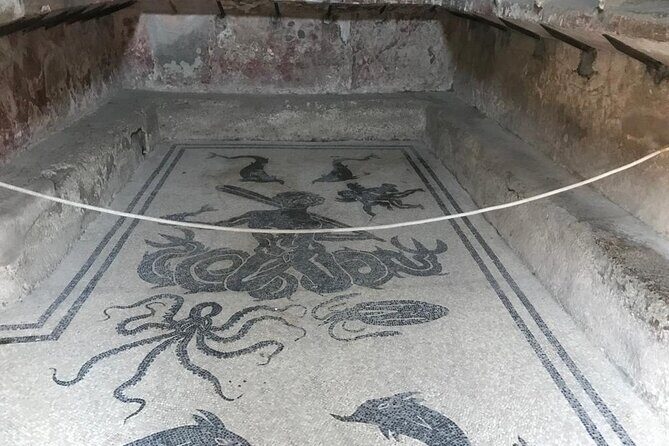 Herculaneum - Private Tour (skip-the-line admission included) - Roman shops, public baths, and the main street: life outside the houses