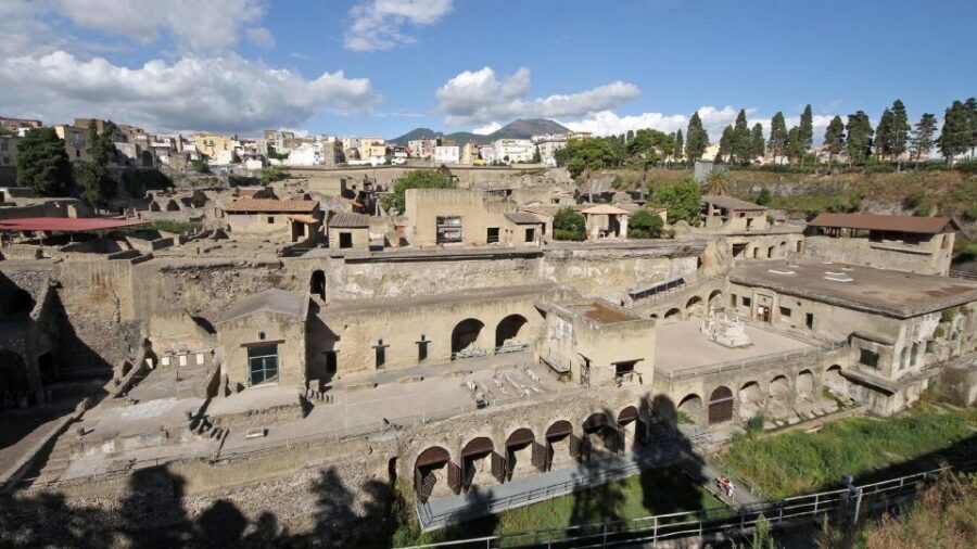 Herculaneum: Private Walking Tour with Archeologist Guide - Starting at the Parco: getting oriented fast