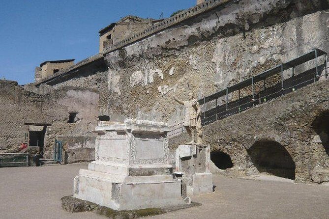 Herculaneum Ruins - The formal dress code: Why it’s in the rules and what to do