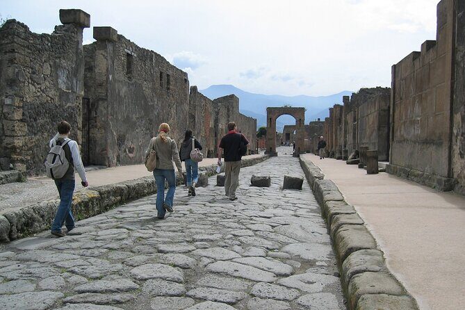 Independent Sorrento & Pompeii Day Trip from Rome - Naples stops: quick views, not a full detour day