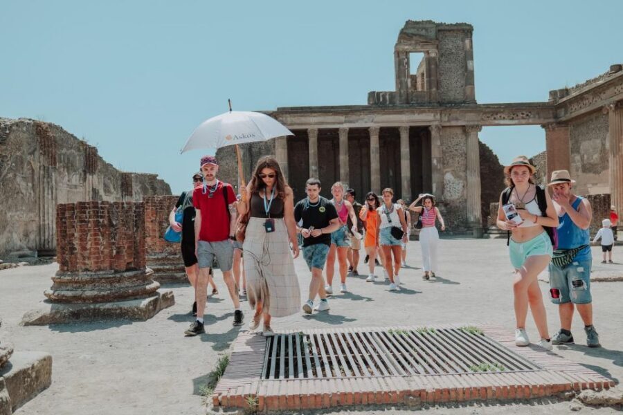 Naples: Pompeii and Mount Vesuvius Entry Tickets and Tour - The minibus transfer: how you get from Pompeii up to Vesuvius