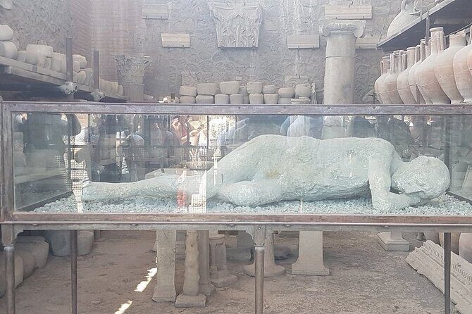 Naples, Pompeii and Sorrento full day tour from Naples - Lunch pizza and drink: quick fuel, not a long break