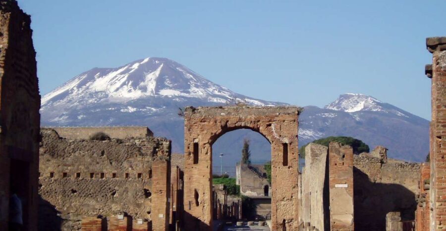 Naples: Pompeii, Herculaneum and Mt. Vesuvius Private Tour - How the day runs: fitting three stops into 8 hours