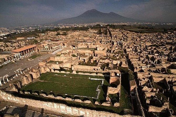 Naples to Positano with stop at Pompeii or Vice Versa - Door-to-Door Pickup and the Naples City Center Rule