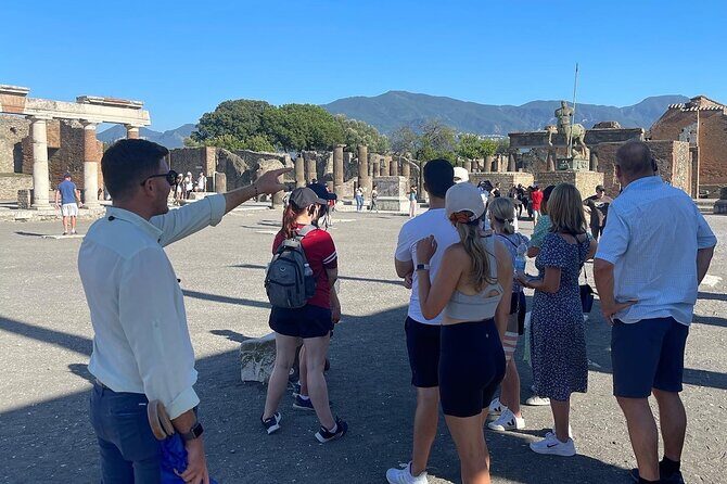 Once upon a time Pompeii 2 and a half hour tour - Inside Pompeii for about 2 hours: seeing the most important parts