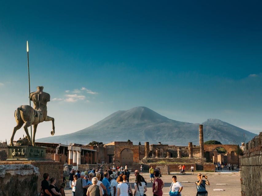 Pompei: Pompeii and Vesuvius Combo with Transfer and Tickets - Vesuvius National Park: 1.5 hours for views and the crater walk