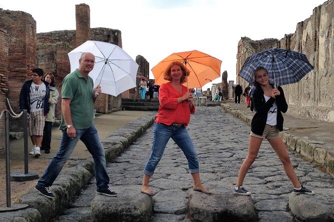 Pompei Skip The Line 2-Hours Guided Tour in English or Italian - Why a skip-the-line guide matters in Pompeii