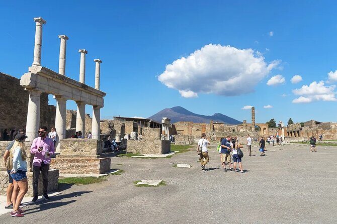 Pompei three hours with an expert guide - Classic vs newer discoveries: why your guide’s route matters