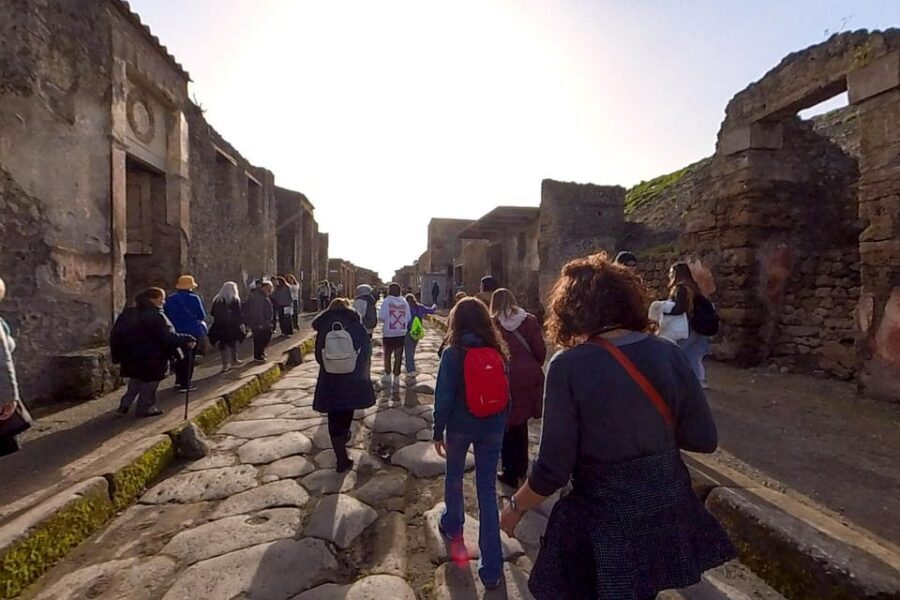 Pompeii: 2 Hours Skip the Line Visit with a Licensed Guide - From Hotel Vittoria to Piazza Esedra: the meeting point that matters