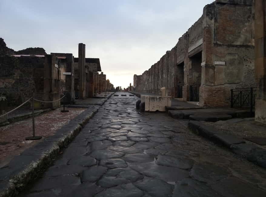 Pompeii : 2h small group tour with an archeologist - Getting to the tour: the Pompei Scavi meeting point