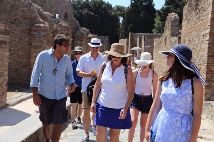 Pompeii 3-Hour Walking Tour - Baths, commerce, and street life: Sarno Baths, Termopolium, and bakery stops