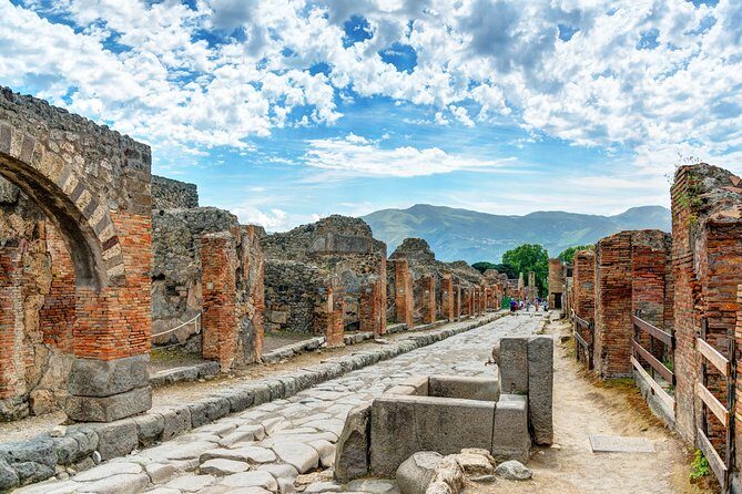 Pompeii and Capri Island Day Trip from Naples - Hydrofoil to Capri: quick crossing, then instant vertical change