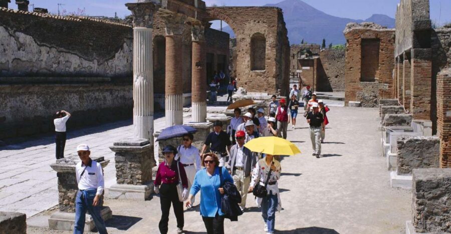 Pompeii and Herculaneum: Private Tour with Transportation - The Order of the Day: Pompeii First, Then Herculaneum